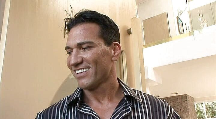 Hot Pornstars: Dziewczyny dzielą się ogromnym kutasem w gorącym trójkącie