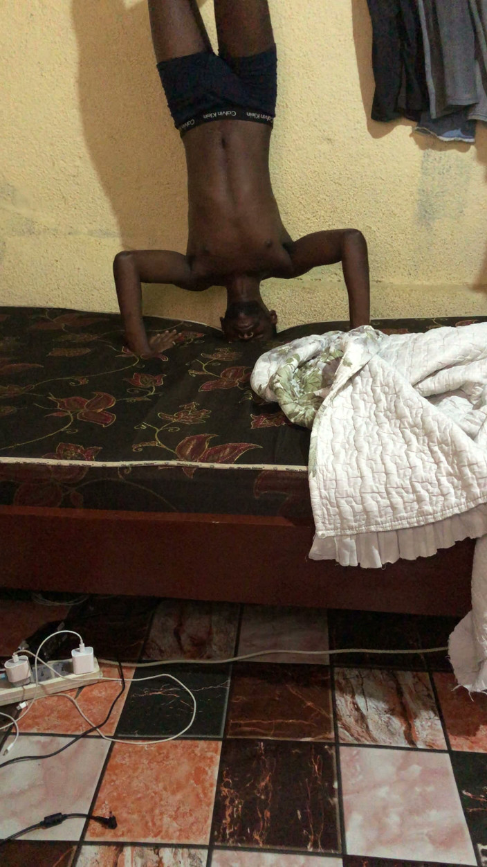 Gidilove: Workout and stretching my Ass in room