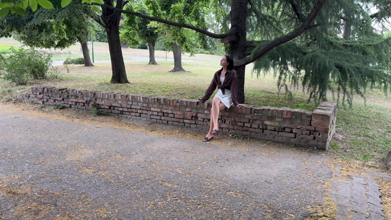 Martin Spell: Une touriste se fait baiser dans un bois. Sexe en...