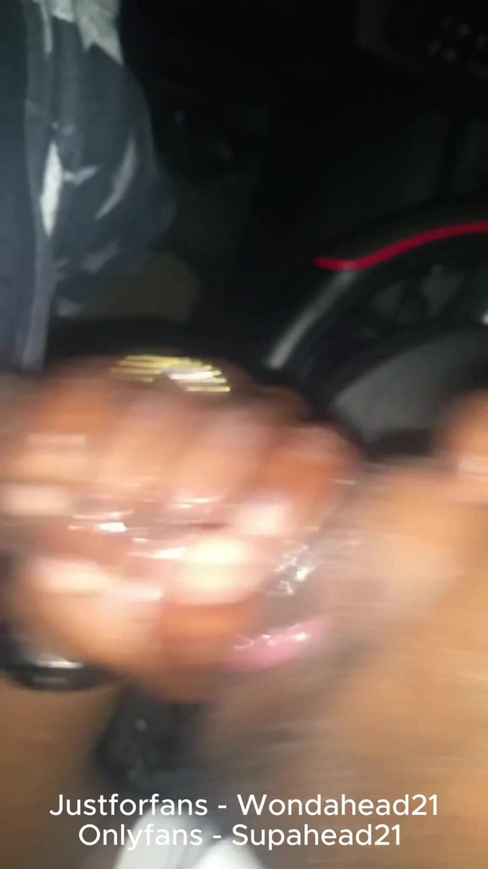 Wondahead21: Bărbați heterosexuali care părăsesc clubul pentru gâtul ăsta