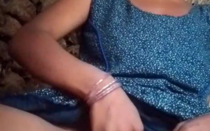 RJ NISHA: Бхабхі приправила свої цицьки і пестила пальцями її пизду