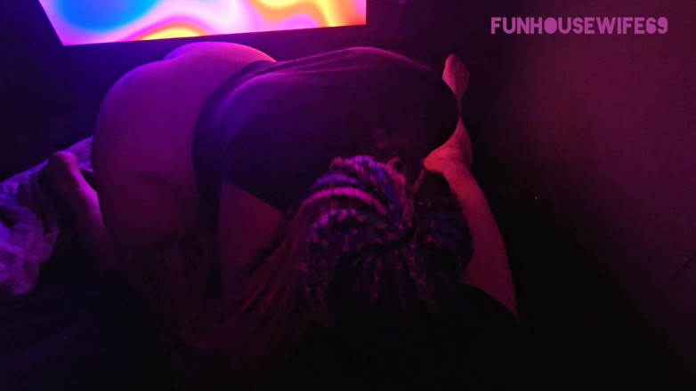 Funhousewife69: Menghisapnya kemudian menunggang awek koboi songsang sehingga dia mengongkek muka...