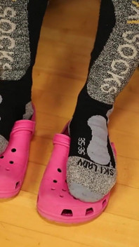 Sockenentfernung & Clog shoeplay unter dem schreibtisch - graue leggings, rosalogs & Nylons