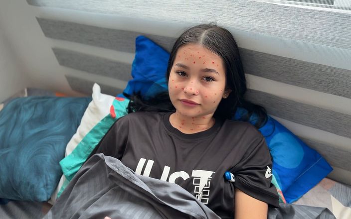 JhonAndSara: Adik tiri jalang saya berpura-pura sakit dan mencari preteks untuk...