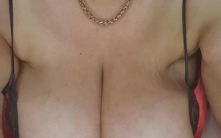 JJ Jewel BBW: Lolly leckt 36jj spucke auf titten