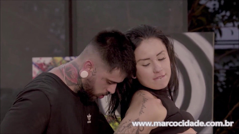 Docedeleite: หีฮิปปี้เย็ดกับสาวรอยสักร้อนแรง