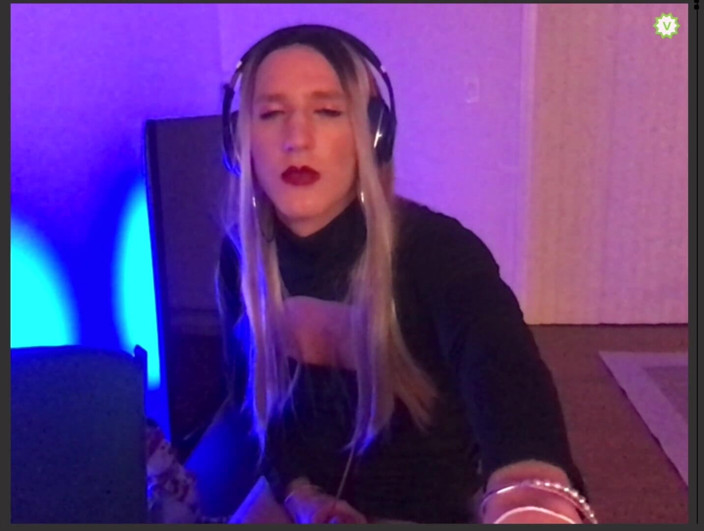 Sissy Bailey Wilde: Супер сексуальна сіссі соло дрочить на камеру