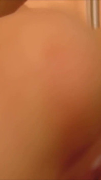 Cô bé tóc đỏ đút sâu vào họng với cơn đói đam mê