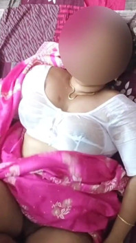 Istri seksi india dengan kain sprei dientot habis-habisan sambil dientot habis-habisan sampai matanya merem melek