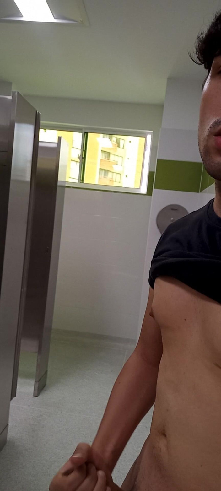 Diego_latinboy: Fetiš koupelna zlatý déšť sprcha sperma