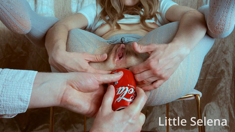 little_selena: Hardcore Anal Fisting i Wypadnięcie z sodą puszką wewnątrz tyłka