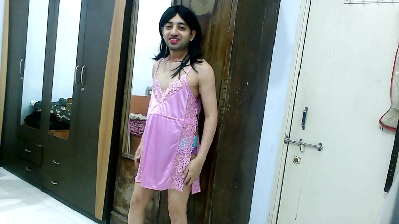 Cute & Nude Crossdresser: Quente maricas crossdresser femboy Sweet Lollipop em lingerie rosa sexy...