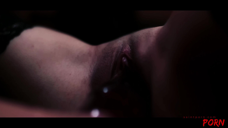 SaintPorn: Tiffany Kingston thích cu giả và cu giả