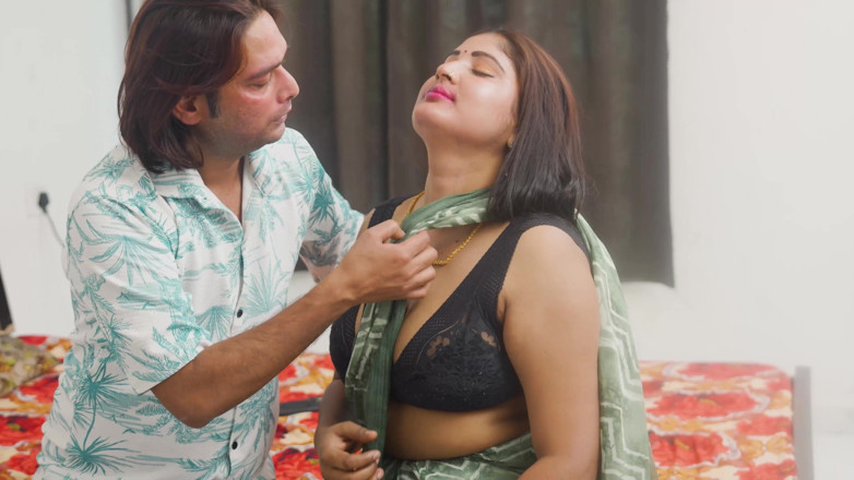 Khiladi69: Pushpa Bhabhi: Când soția lui nu era în jur, soțul a...