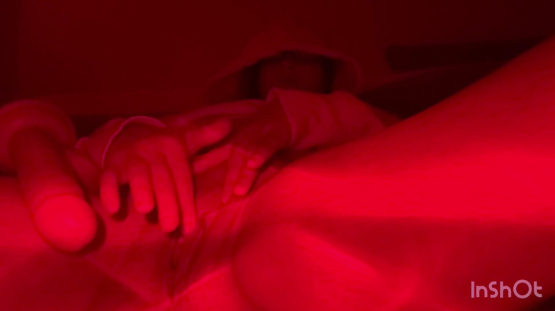 KapkanAruniCouple: 작은 의붓여동생이 자신의 질을 준비한다.