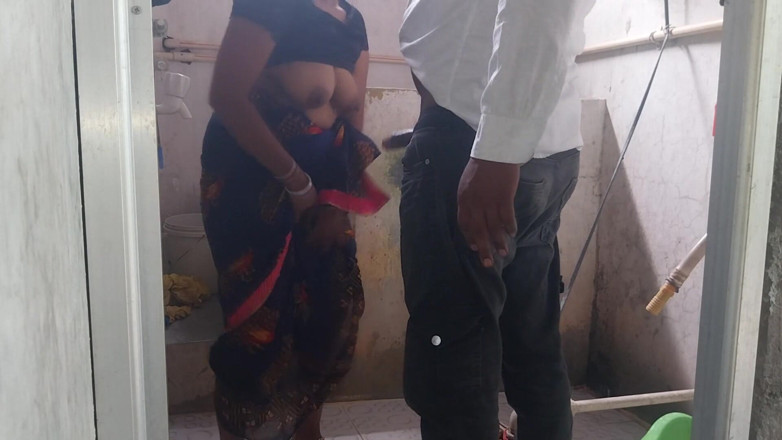 Pooja raniji: Pooja india viene al baño, mamada dura follando