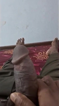 Bărbat indian se masturbează solo