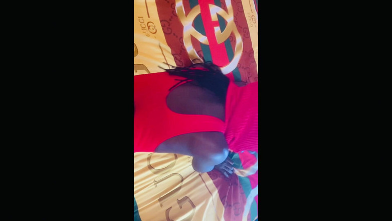 Skimask: Yumuşak Götlü Kız Üstünde