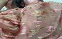Indian Tubes: Het flickvän som visar upp sin vackra klänning