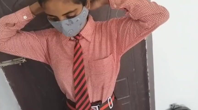 HotSihvani63: Une étudiante indienne sexy se fait baiser en levrette, grosse bite