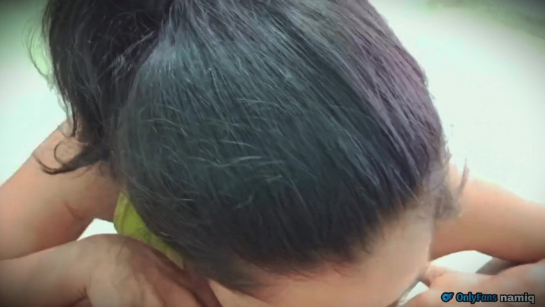 NamiQsein: Stronza che cavalca il cazzo del fratellastro.