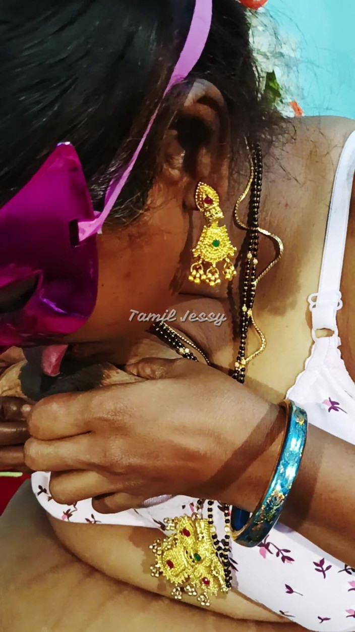 Tamil Jessy: Spuitend spel