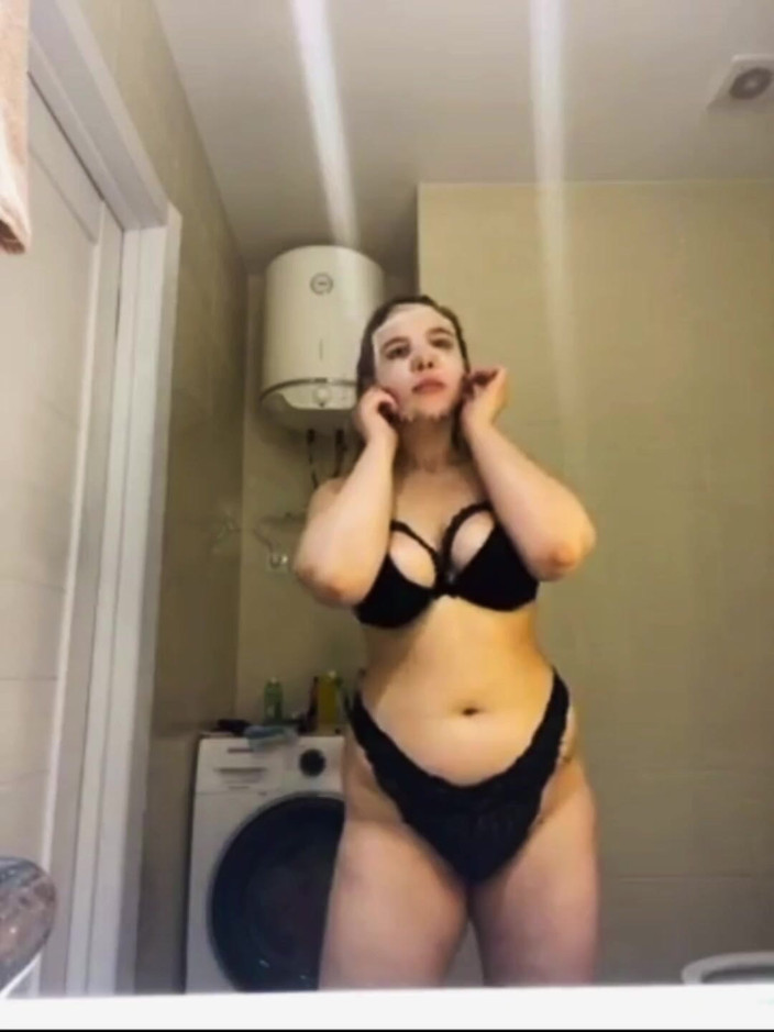 JuiceLussie: Chica grandota de cerca follando tan caliente