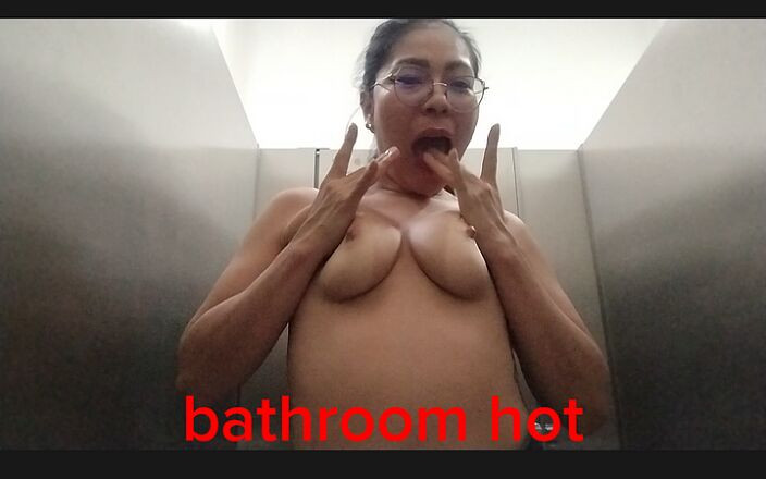 Sakurayen: 热辣的亚洲女郎在镜头前跳舞