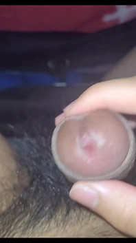De cerca de mi polla mientras me masturbo y me corro