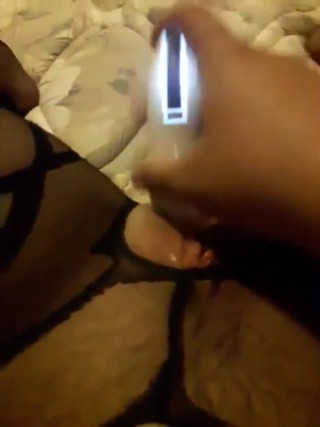Lisababy1986: Playing with my tight pussy