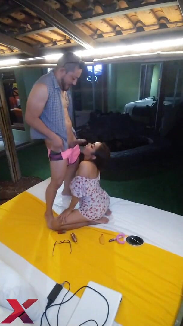 Logan Alba: Kamu punya ayah kaya, tolong entot aku dong!