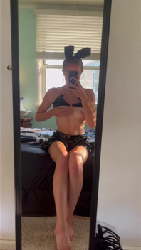Coniglietta in lingerie di pelle cattiva orgasmi primo plug anale culo grosso pawg bionda petite corpo naturale perfetto