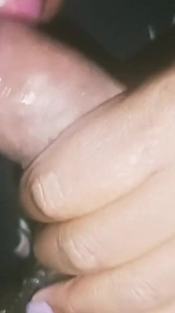 내 너트를 삼키는 단정치 못한 자지