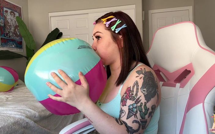 Lenna Lux: Giantess Inflatable Pool Party
