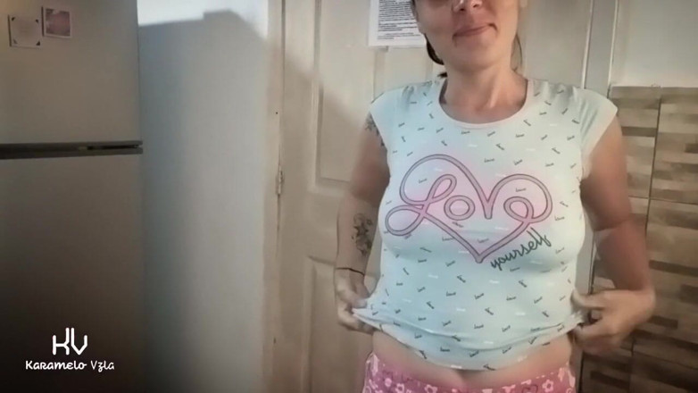 KarameloVzla: Uklízečka přistihne nájemce, jak se dotýká jeho ptáka, a ona...
