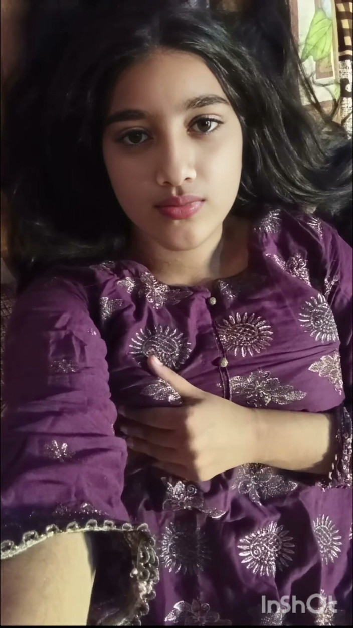 Naughty_Sana: seksi rashm stan nipals aur choot dikha rahi hai hot