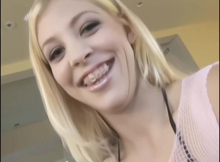 Black Monstercock Force: Una piccola bionda di 18 anni viene distrutta da un enorme...