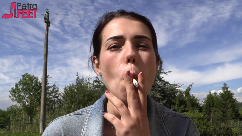 Smokin Fetish: Petra likes to smoke her ciggaretes outdoor