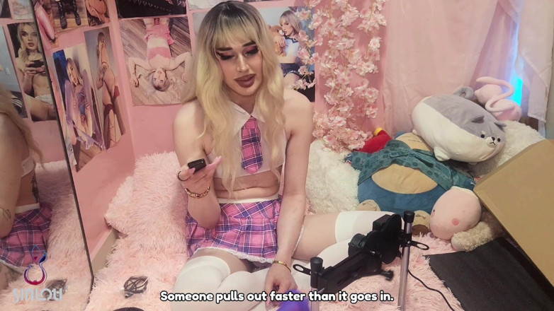 August Harper: Trans barbie August Harper testuje svůj nový šukací stroj