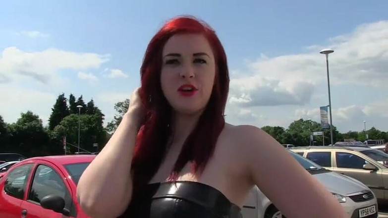 German amateur - 100% German hardcore videos: Rothaariges schätzchen mit dickem arsch pisst im freien