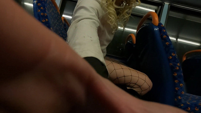 The Midnight Minx: Travestit ejaculează în autobuz