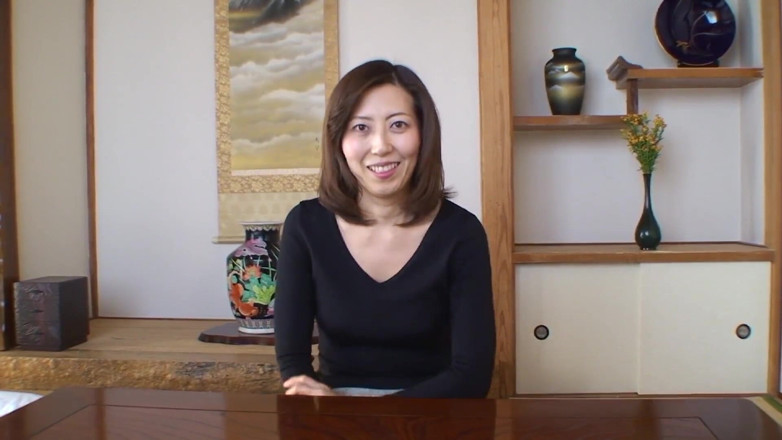 Asian Mature Climax: Brünette asiatische milf strippt und zeigt, was sie hat