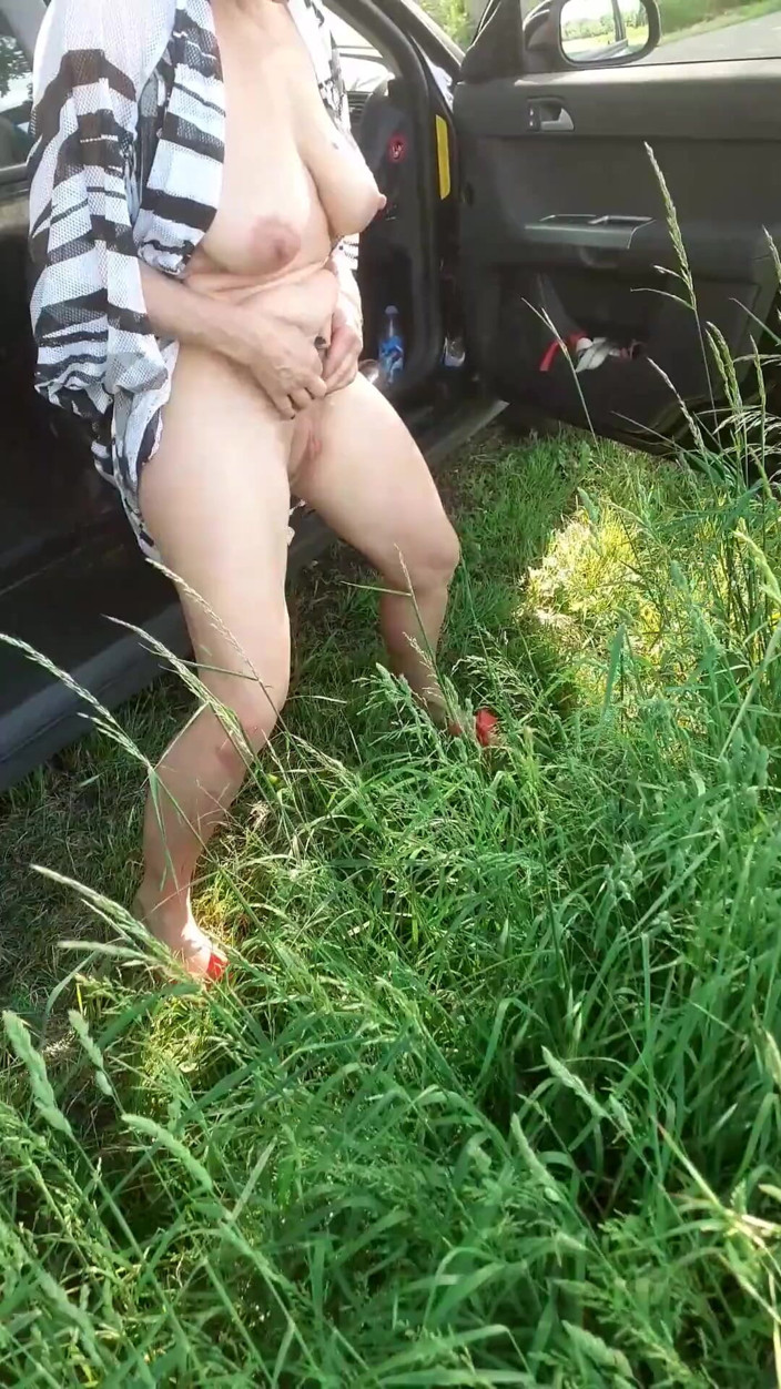 Hotwifekbh: Kencing amatur buatan sendiri