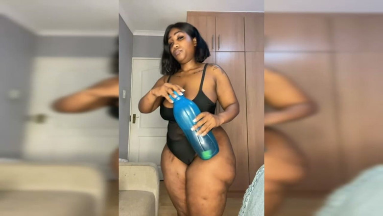 Legendary Booty Overdose: เปลื้องผ้าและเล่นหี
