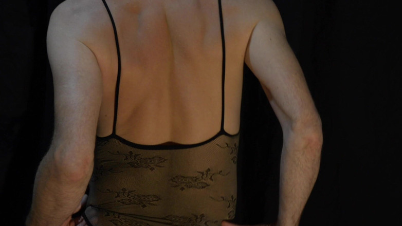 Cam Crest: Un caldo travestito che balla