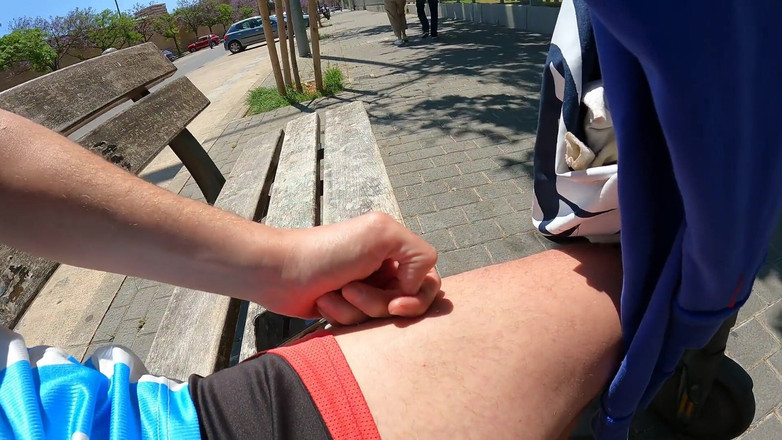 Cool Body: Cowok berondong ini lagi asik ngocok kontol sambil meringis keenakan...