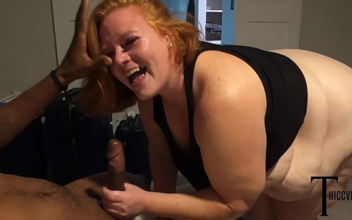 Thiccvision: Julie si fa correre un treno con un bbc