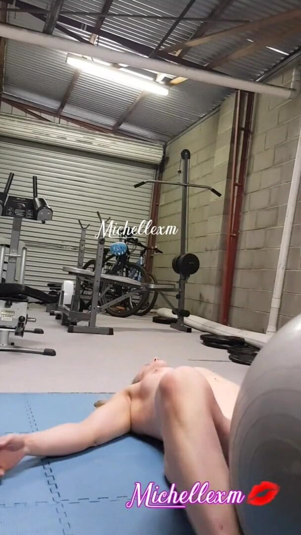 Michellexm: Sexy blonde nacktes training, muskelbeugung