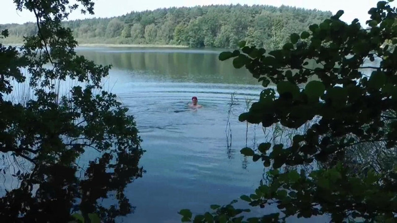 Anna Devot: Annadevot - Secretly naked at the lake