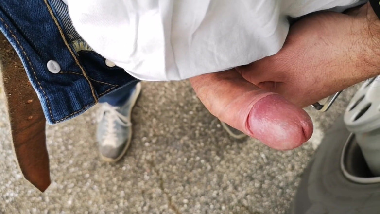 Cicci77: Cicci77 pisses in a parking lot